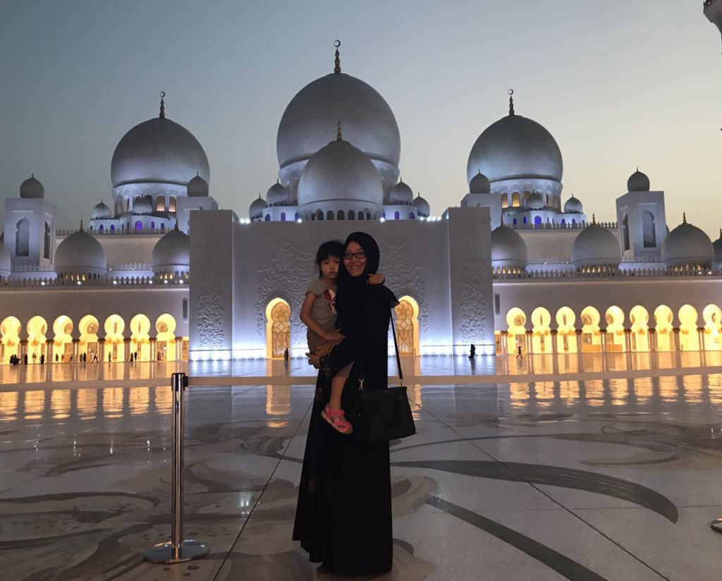 mum and daughter at Sheikh Zayed Grand Mosque, Abu Dhabi