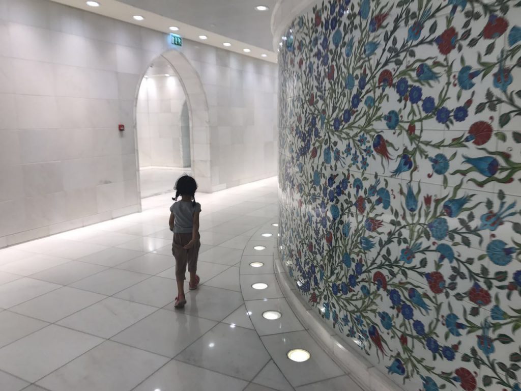 kid at Sheikh Zayed Grand Mosque, Abu Dhabi