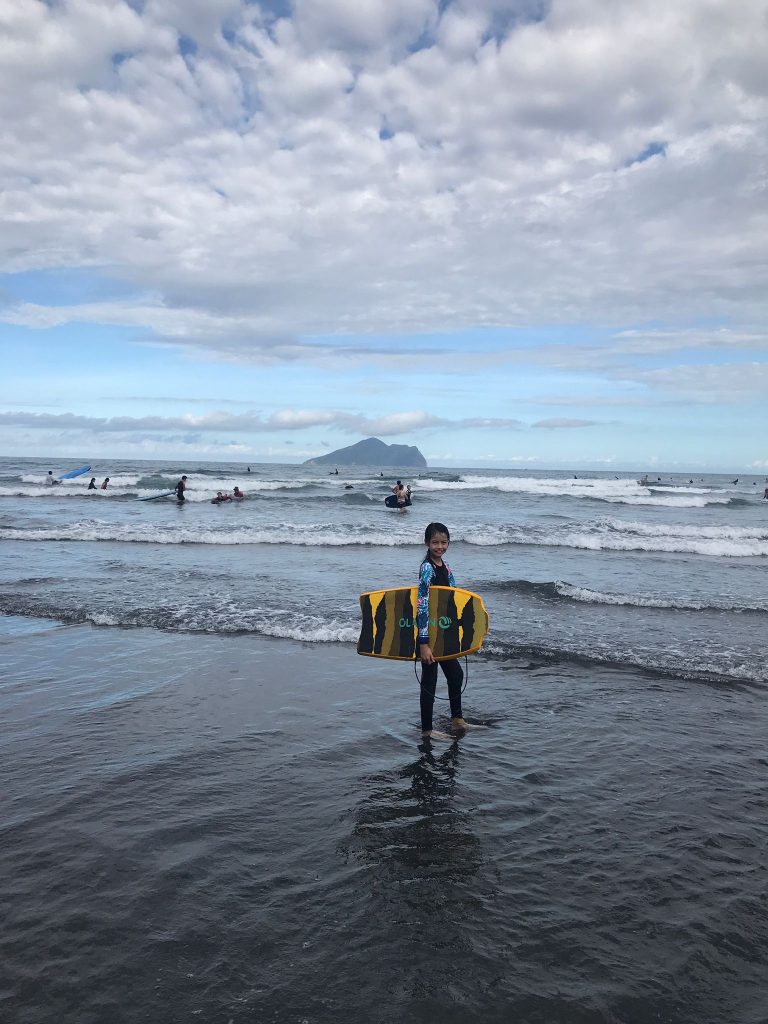 girl ready for body surf